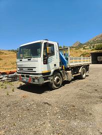 Iveco 180e34 con gru PESCI