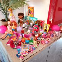 Lotto giocattoli bambina barbie furby ecc.