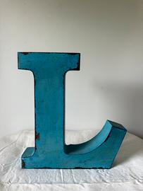 Lettera insegna vintage L azzurro in metallo