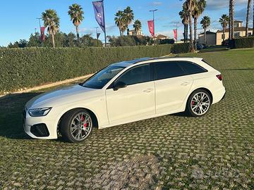 AUDI A4 5ª serie - 2021