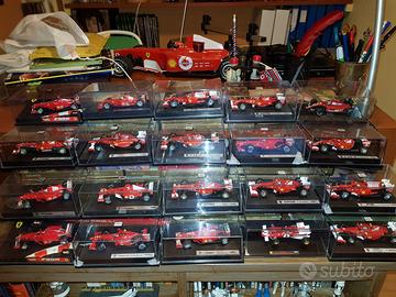 N. 20 modellini F1 Ferrari con teca, scala 1:43