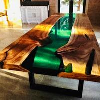 Tavolo in legno e resina