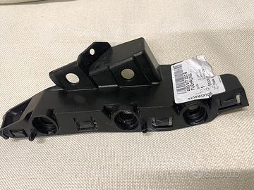 Staffa di rinforzo montaggio del paraurti anterior