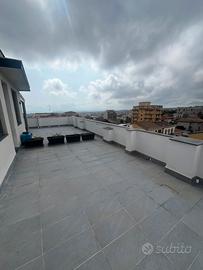 Attico con terrazzo arredato - zona Policlinico
