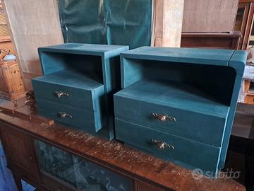 Coppia di comodini in legno verde
