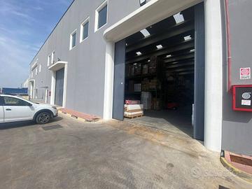 Immobile di 1810 m² con 4 locali a Caivano