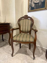 Poltrona Vintage in Legno Intagliato e Tessuto