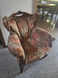 Elegante Poltrona Classica in Tessuto Floreale