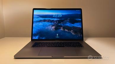Macbook Pro  15 2018, i7, 16gb RAM, 512gb