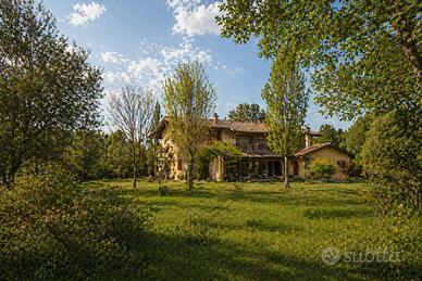 Villa con parco tra Carpi e Correggio