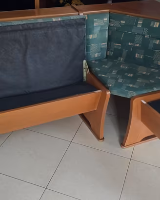 giropanca e sedie con tavolo 