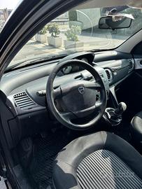 Lancia y 1300 multijet