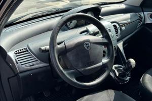 Lancia y 1300 multijet