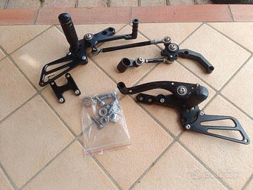 Pedane Duke 690 arretrate regolabili