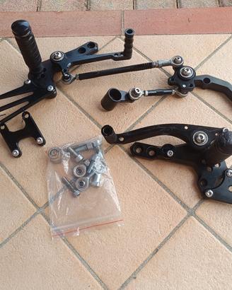 Pedane Duke 690 arretrate regolabili