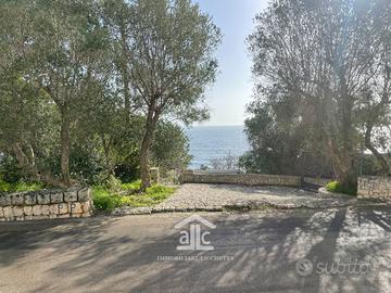 VILLA SINGOLA CON GIARDINO- CASTRO MARINA