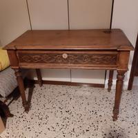 Scrivania antica