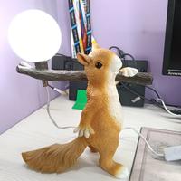 Lampada da tavolo comodino forma scoiattolo resina