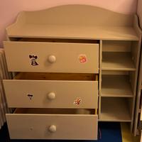 Cassettiera grigia per bambini