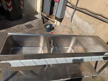 Lavandino in accaio inox