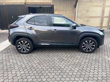 Yaris Cross Trend 4X4 2023 pari a nuovo