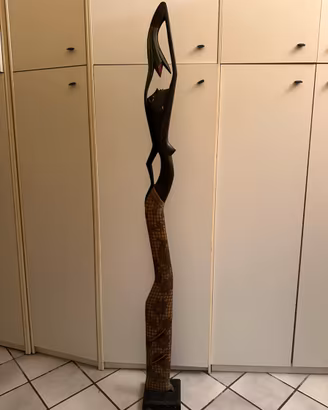 Statua etnica legno intagliato