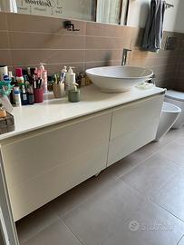Mobile bagno sospeso moderno come nuovo
