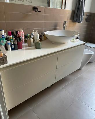Mobile bagno sospeso moderno come nuovo
