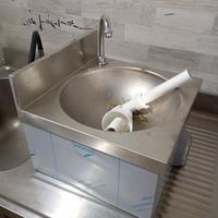 lavabo in acciaio