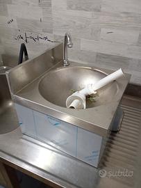 lavabo in acciaio