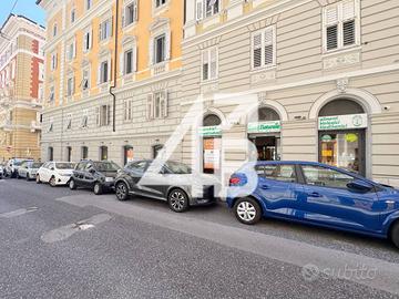 Attività / Licenza di 184 m² con più di 5 locali a