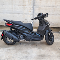Beverly 300 Deep Black