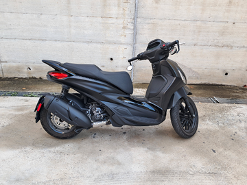 Beverly 300 Deep Black