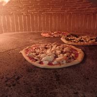 Pizzaiolo e aiuto pizzaiolo fornaio