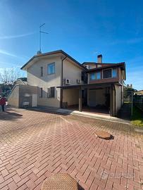 Villa con 4 appartamenti