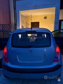 Lancia y