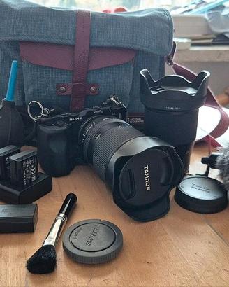 Sony ZVE-10 con 3 obiettivi e accessori inclusi