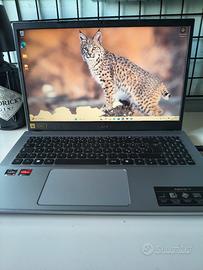 PC portatile Acer con monitor da 15.6 pollici 