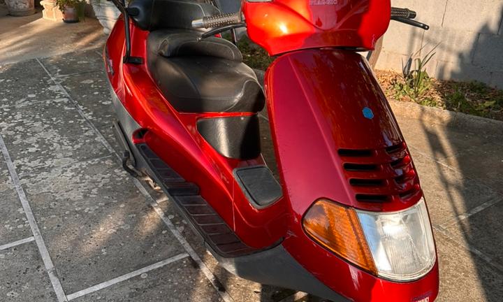 Piaggio Hexagon 150