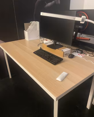 Scrivania IKEA LAGKAPTEN  effetto rovere e