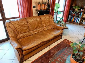 Divano e due poltrone in pelle