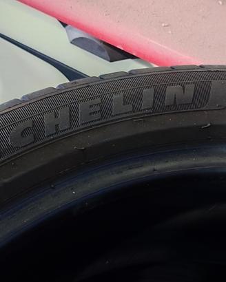 gomme  235/45 R20