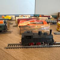 Treno Rivarossi completo di binari e stazione