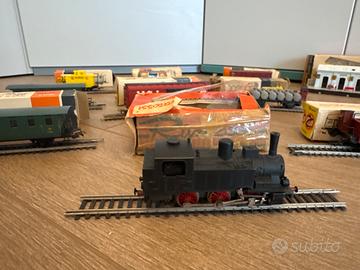 Treno Rivarossi completo di binari e stazione