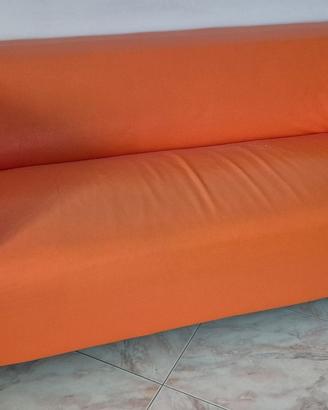 divano in simil pelle ikea