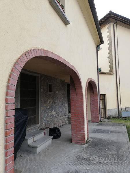 Rustico / Casale di 400 m² con più di 5 locali a P - Altro