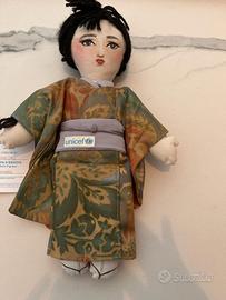 Pigotta UNICEF con Kimono