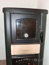 Stufa a legna a colonna  con forno
