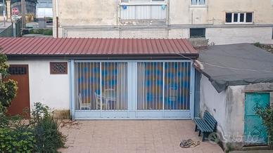 Cancello in ferro basculante  grigio , come in fot