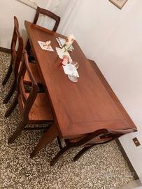 Tavolo allungabile   85x165 chiuso , con quattro s